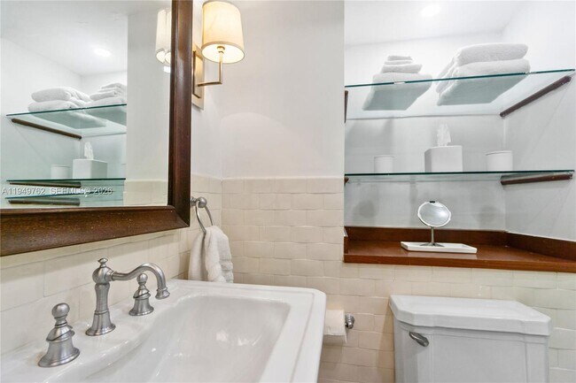 Building Photo - 100 Lincoln Rd