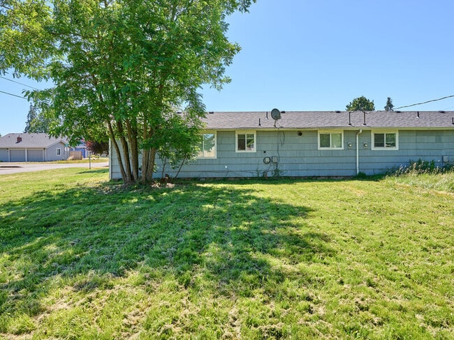 Building Photo - 485 1st St