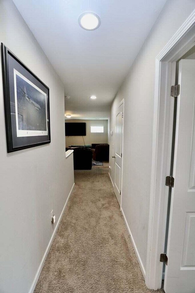 Building Photo - 3830 Moseley Dr
