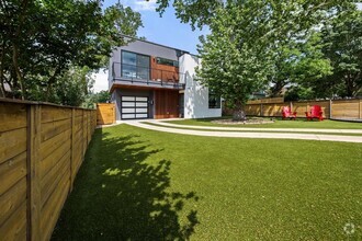 Building Photo - 206 Braeswood Rd