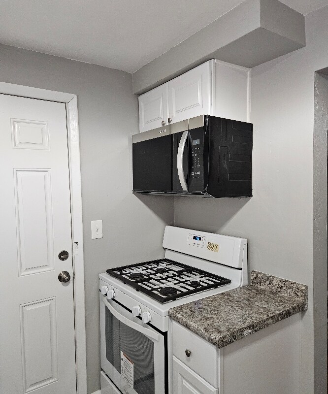 Building Photo - 2273 Pauline Ave