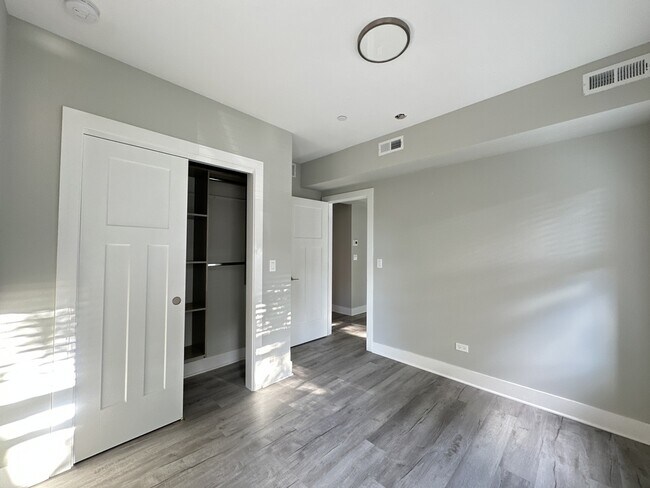 Building Photo - 1138 Oak Ave