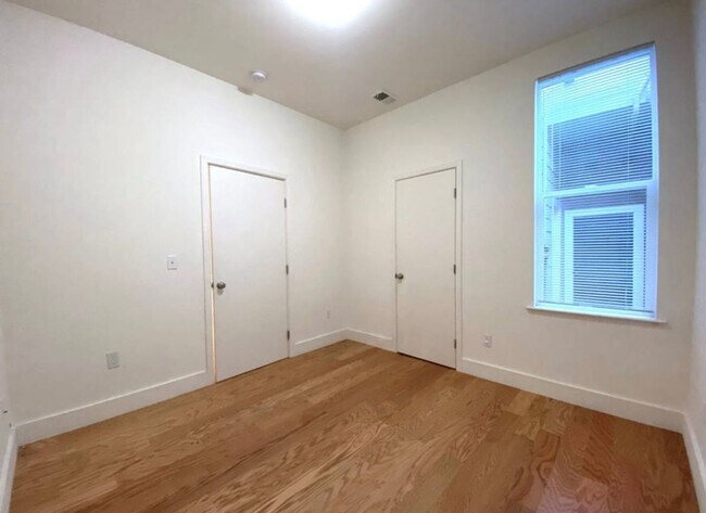 Building Photo - 372 29th St