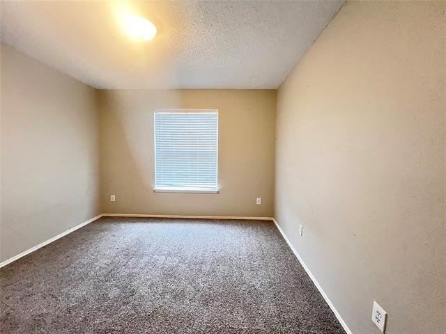 Building Photo - 15 Heritage Way