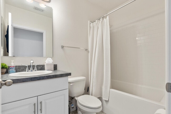 Building Photo - 1514 SW Kosnar Ave