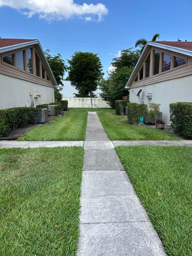 Building Photo - 4393 Woodstock Dr