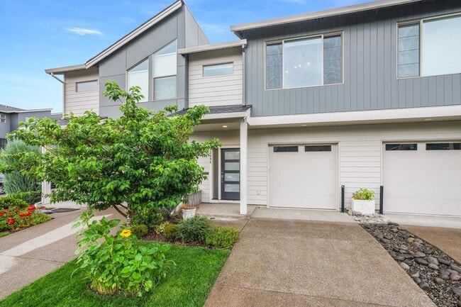 Building Photo - Beautiful 3 Bed, 2.5 Bath Rental Home in H...
