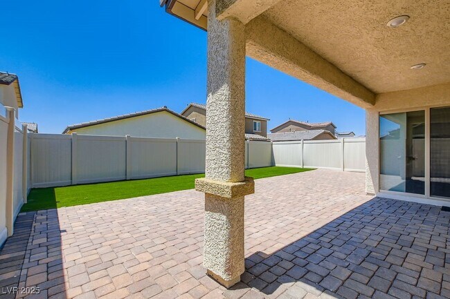 Building Photo - 1585 Desert Path Ave