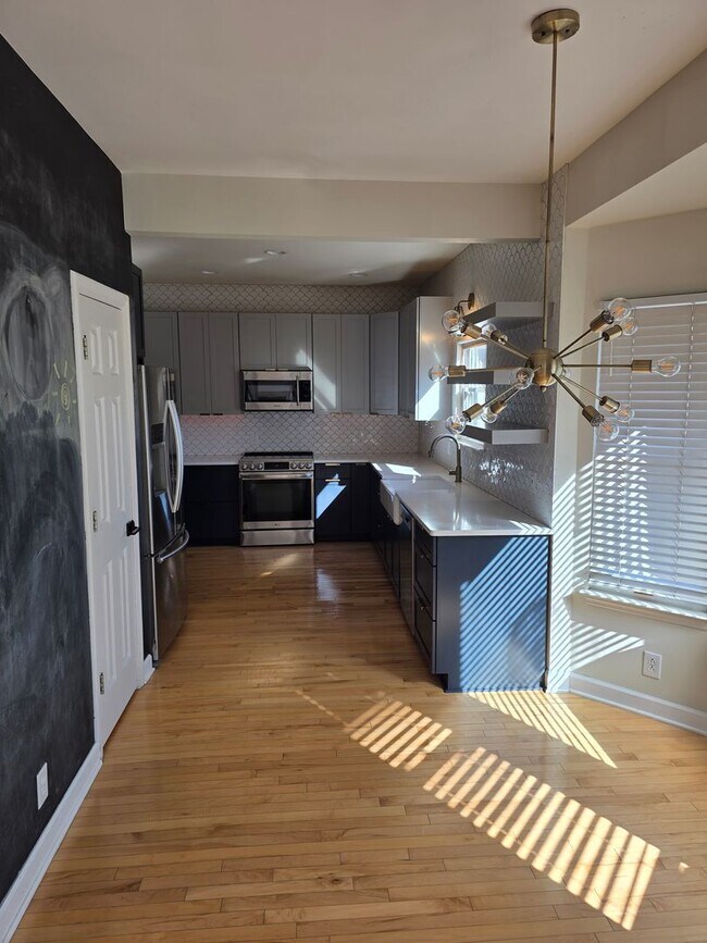 Building Photo - 4 Bedroom! Walk to Jim Warren Park, Franklin TN