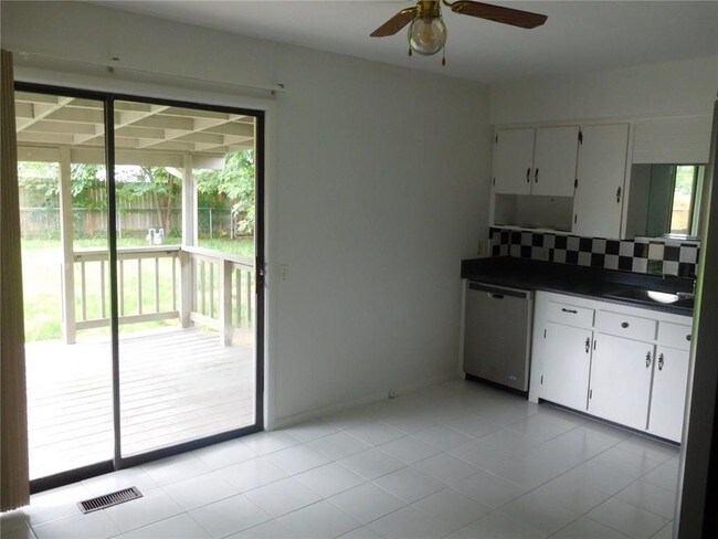 Building Photo - 309 Crestview Dr