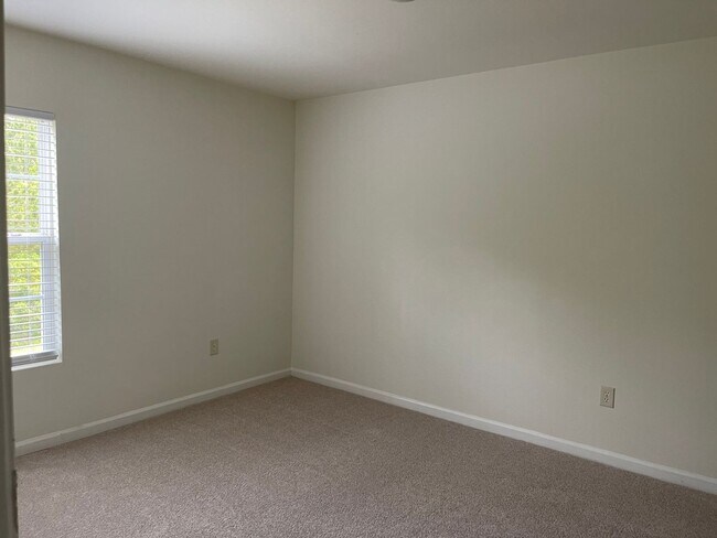 Building Photo - Spacious 4 Bedroom Home with Two-Car Garage in Swann's Mill Community