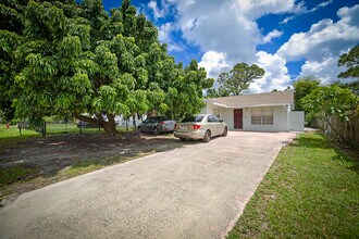Building Photo - 2346 Caroma Ln