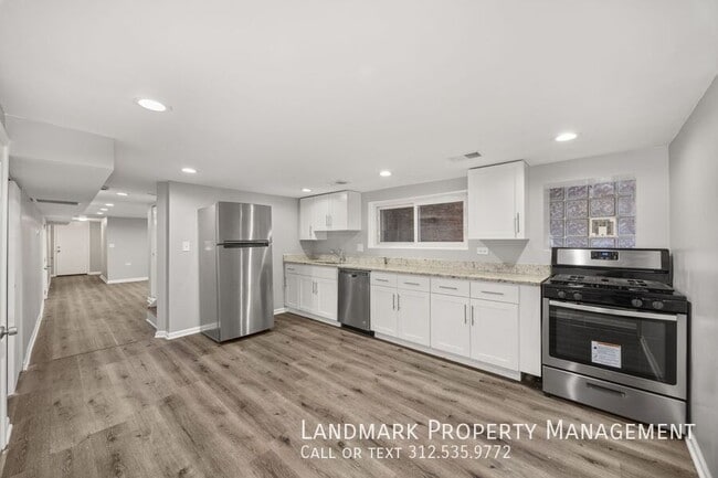 Building Photo - 3817 N Sawyer Ave