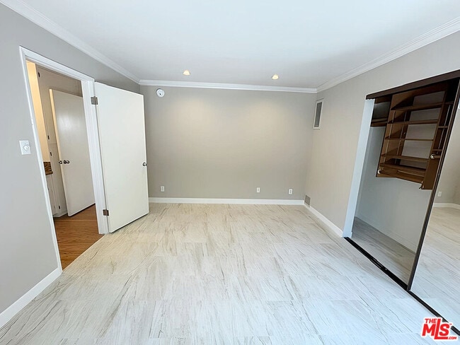 Building Photo - 1323 S Carmelina Ave