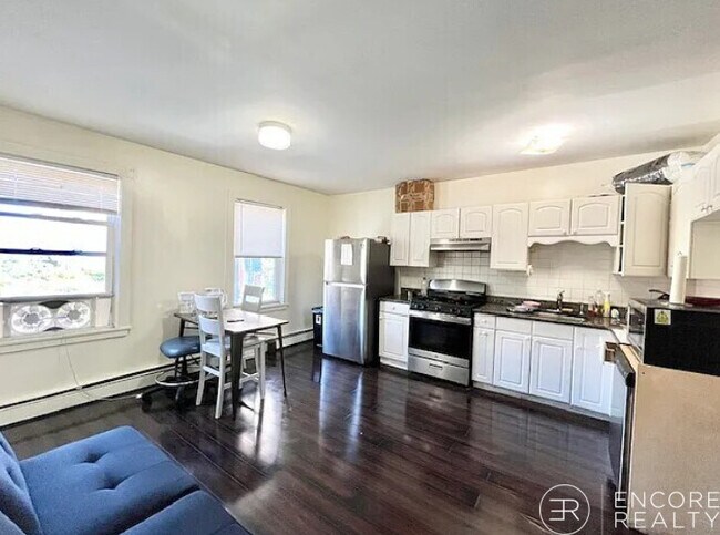 Building Photo - 1576 Tremont St