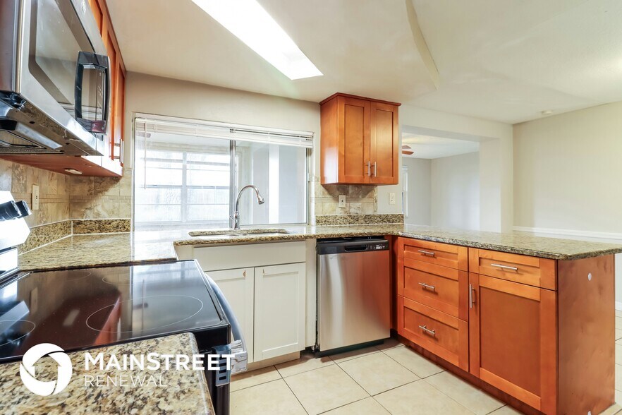 Building Photo - 4031 Claremont Dr