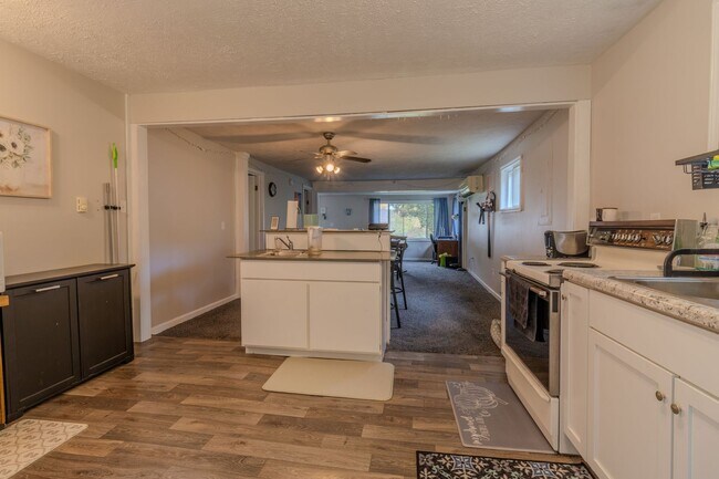 Building Photo - Lakeside Retreat on Duck Lake Peninsula