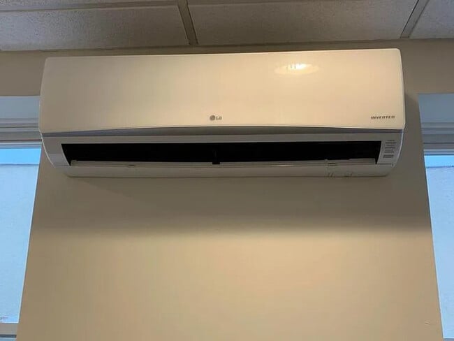 Building Photo - 1105 E Snyder Ave