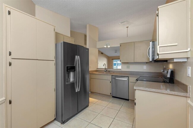 Building Photo - 3121 Beecher Dr E