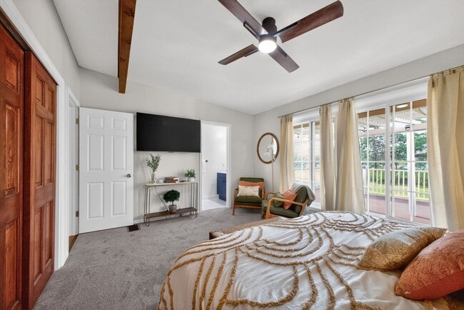 Building Photo - 5BR Retreat w/ Private Indoor Pool In Greensburg