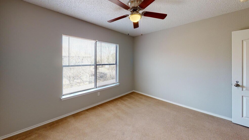 Building Photo - 7900 Bramble Bush Dr
