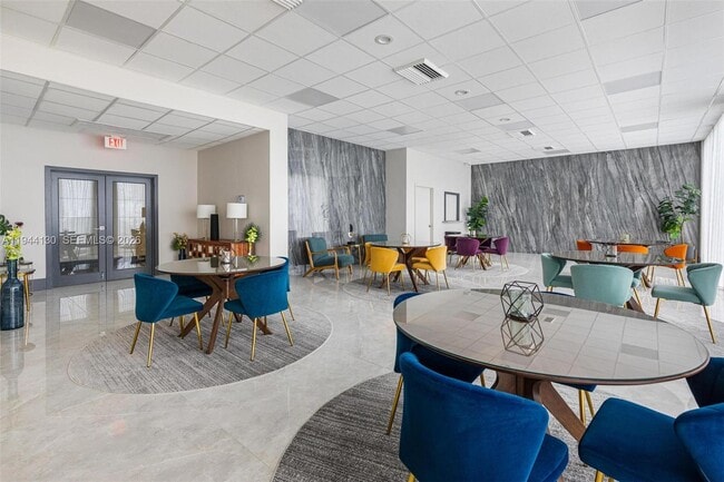 Building Photo - 3140 S Ocean Dr