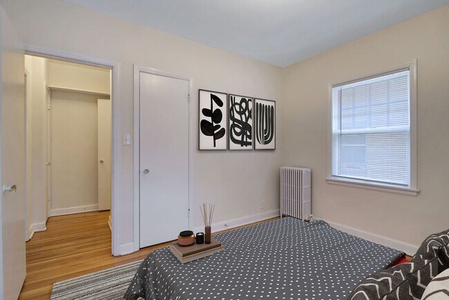 Building Photo - The Marie Antoinette