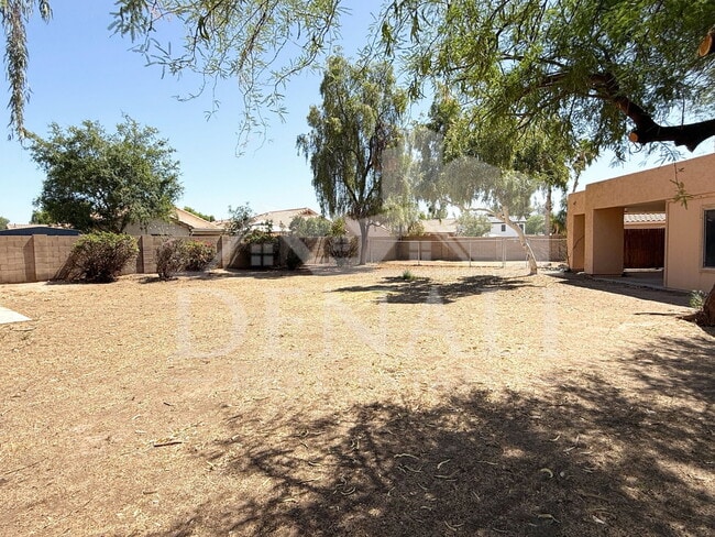 Building Photo - 1274 W Sparrow Ct