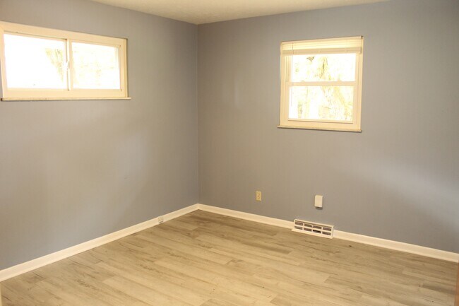 Building Photo - 1703 Shady Lane Rd