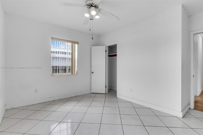 Building Photo - 3840 SW 91 Ave