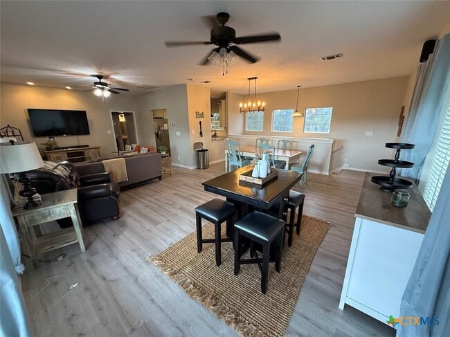 Building Photo - 1832 Canyon Lake Dr