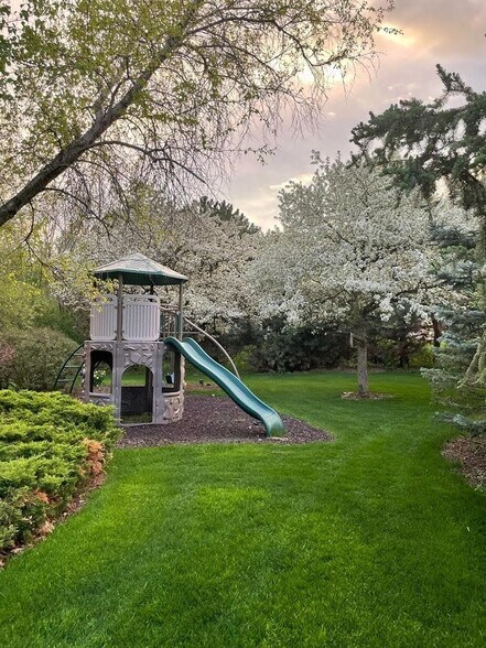 Building Photo - N53W16142 Waldens Pass