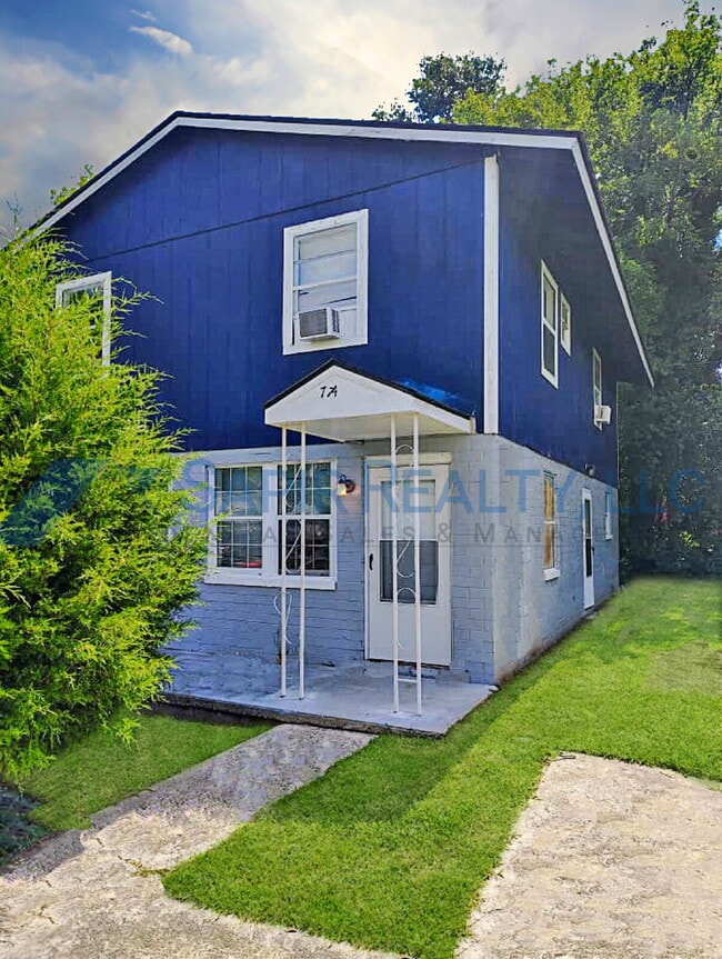 Primary Photo - 774 Lilly Ave