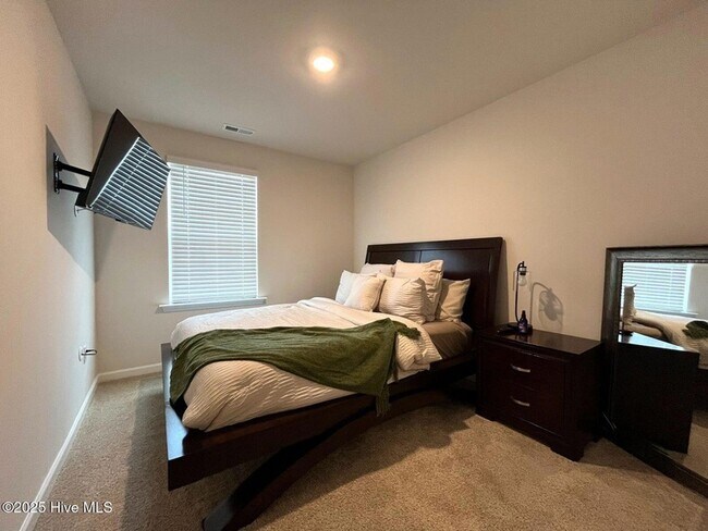 Building Photo - 2705 Gracie Ln