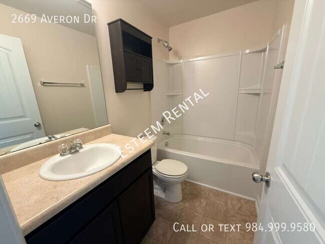 Building Photo - 2669 Averon Dr