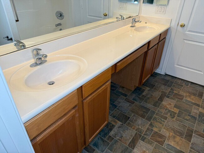 Building Photo - 5992 E Vega Ct
