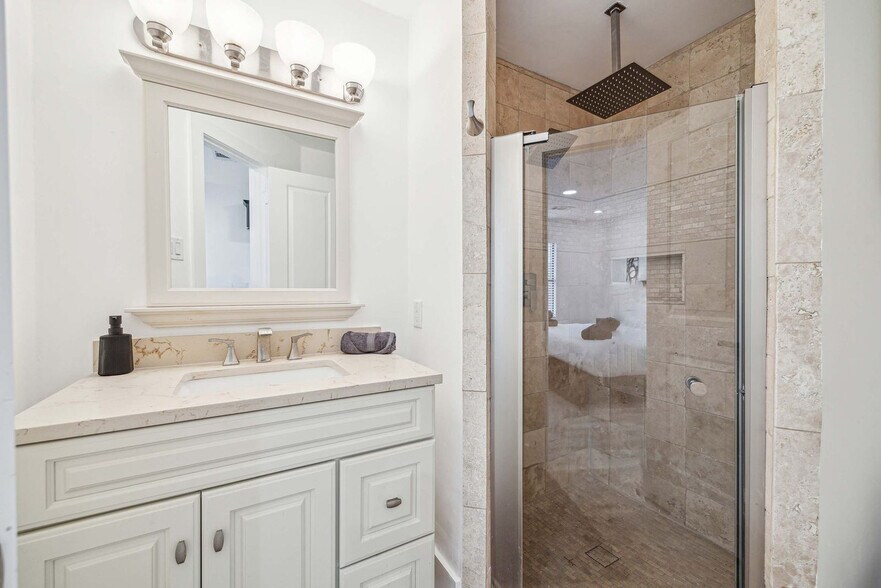 Building Photo - 5631 Cerritos Dr