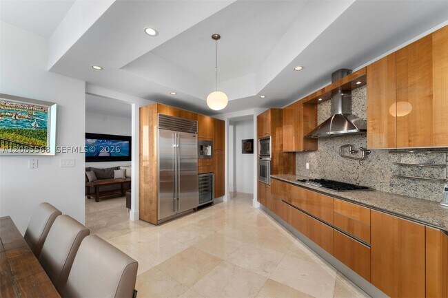 Building Photo - 16047 Collins Ave