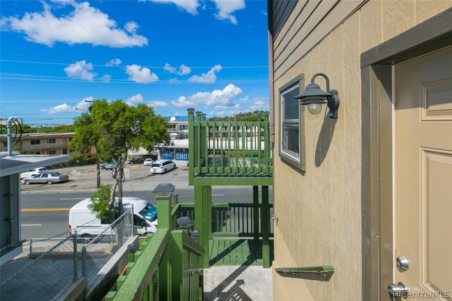 Building Photo - 1915 Kalihi St