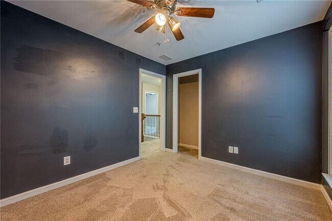 Building Photo - 300 Balaban Cir