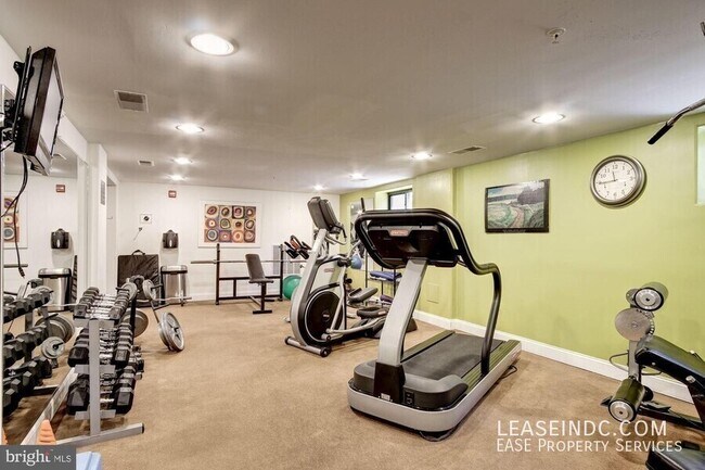 Building Photo - 1354 Euclid St NW