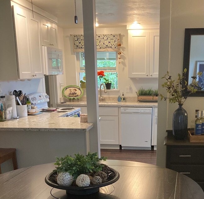 Building Photo - Fully Furnished Cottage in Camas Available for 7 Months!