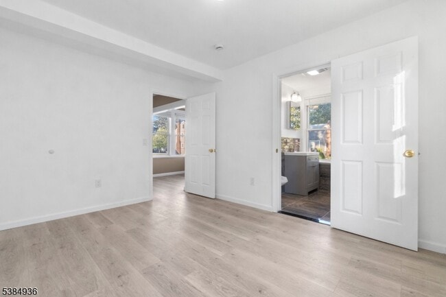 Building Photo - 29 Ligham St