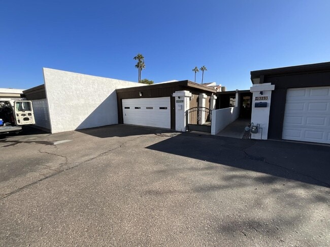 Building Photo - 3229 S Fairfield Dr