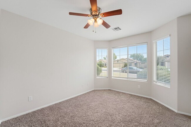 Building Photo - 15526 W Lisbon Ln