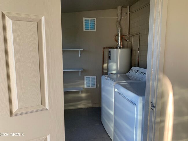 Building Photo - 7001 E Loma Land Dr