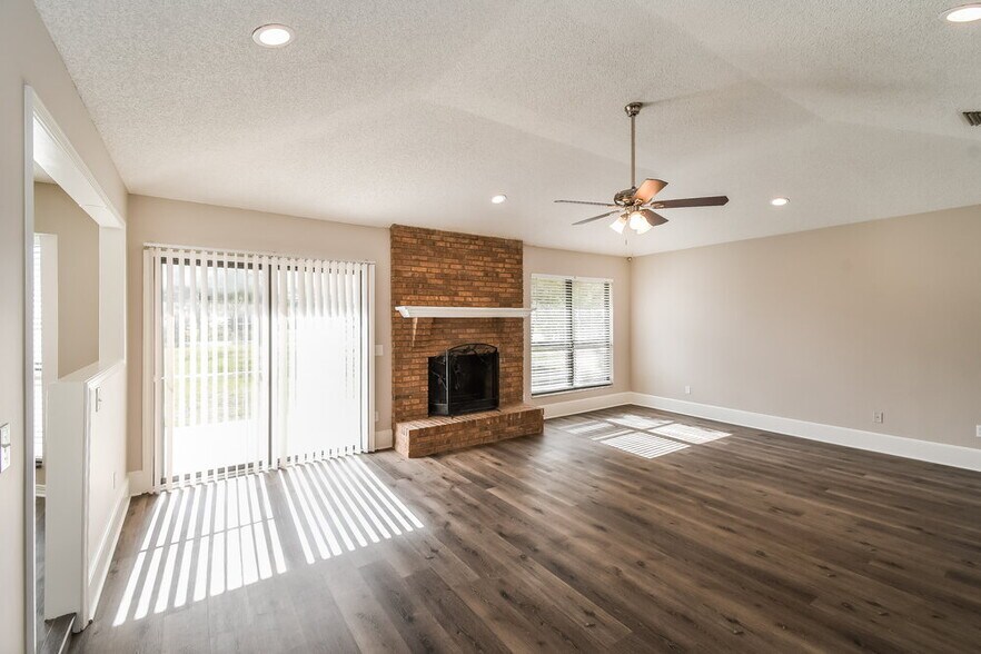 Building Photo - 8930 Irongate Dr