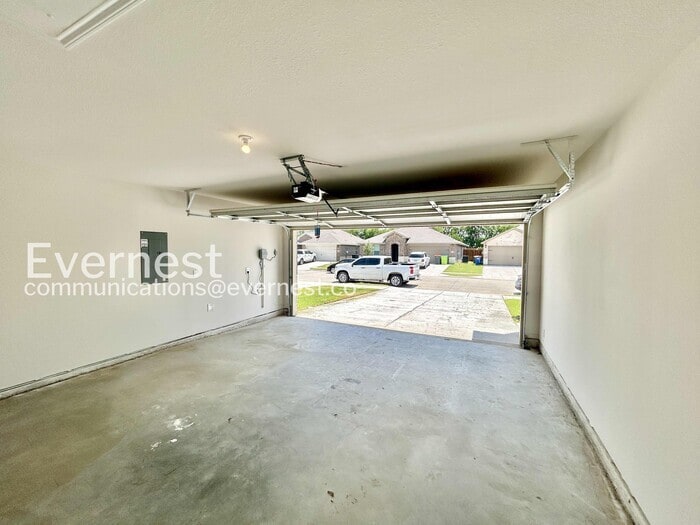 Building Photo - 324 Wild Rose Wy