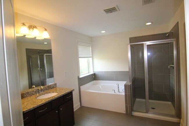 Building Photo - 8305 Harlond Way
