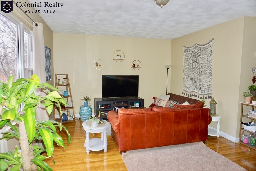 Building Photo - 19 Highgate St